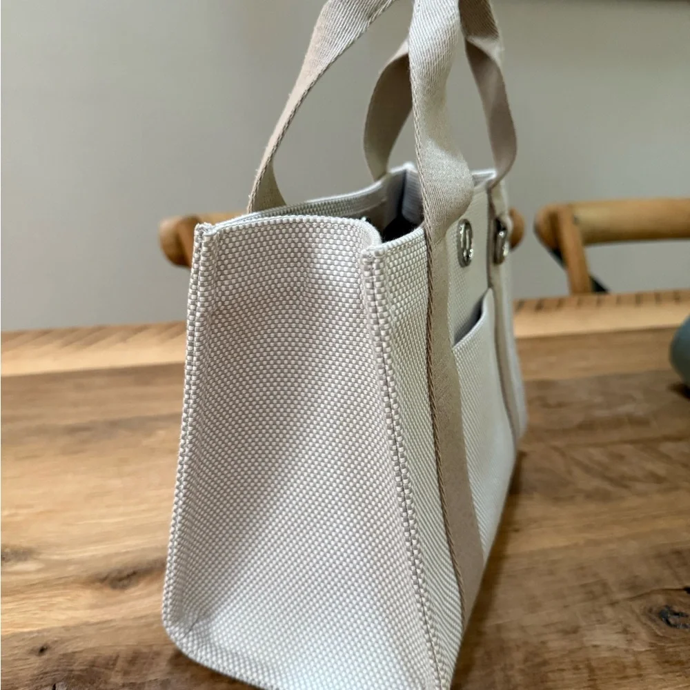 NWOT Lululemon Two-Tone Canvas Mini Tote Bag 4.5L - Picture 4 of 10